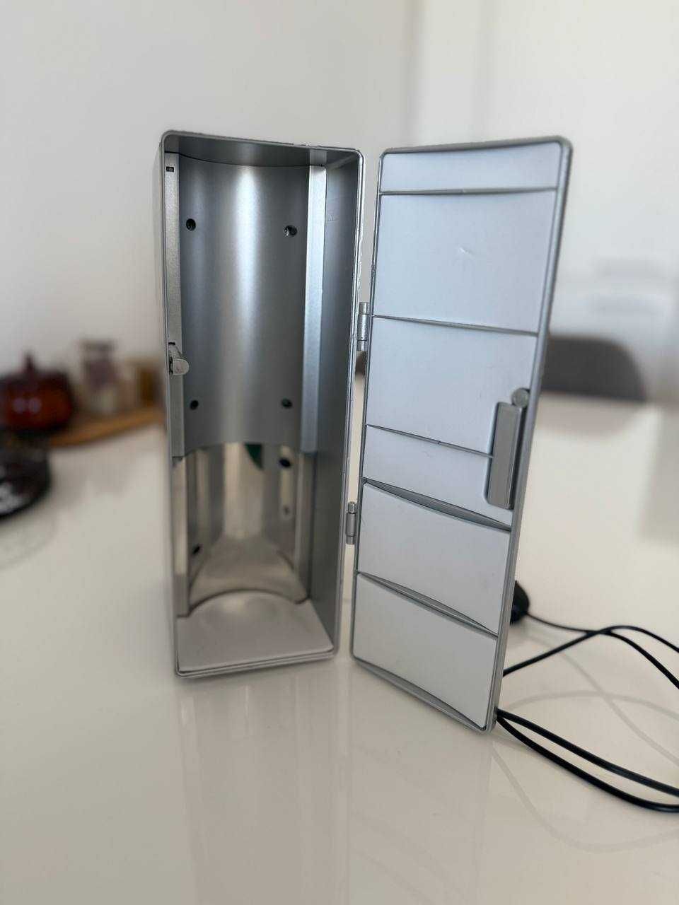 мини хладилник за консерви на USB