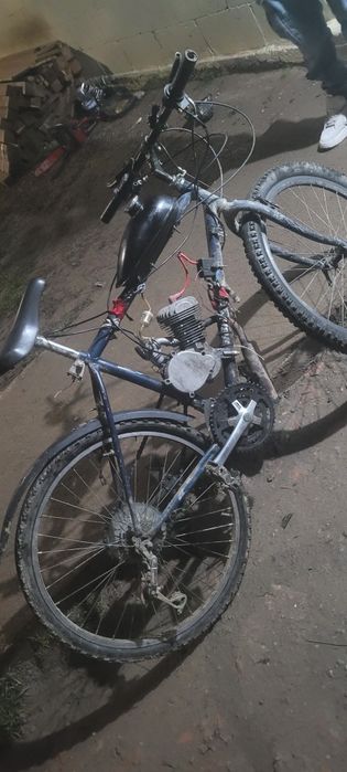 Bicicleta cu motor de 100cc