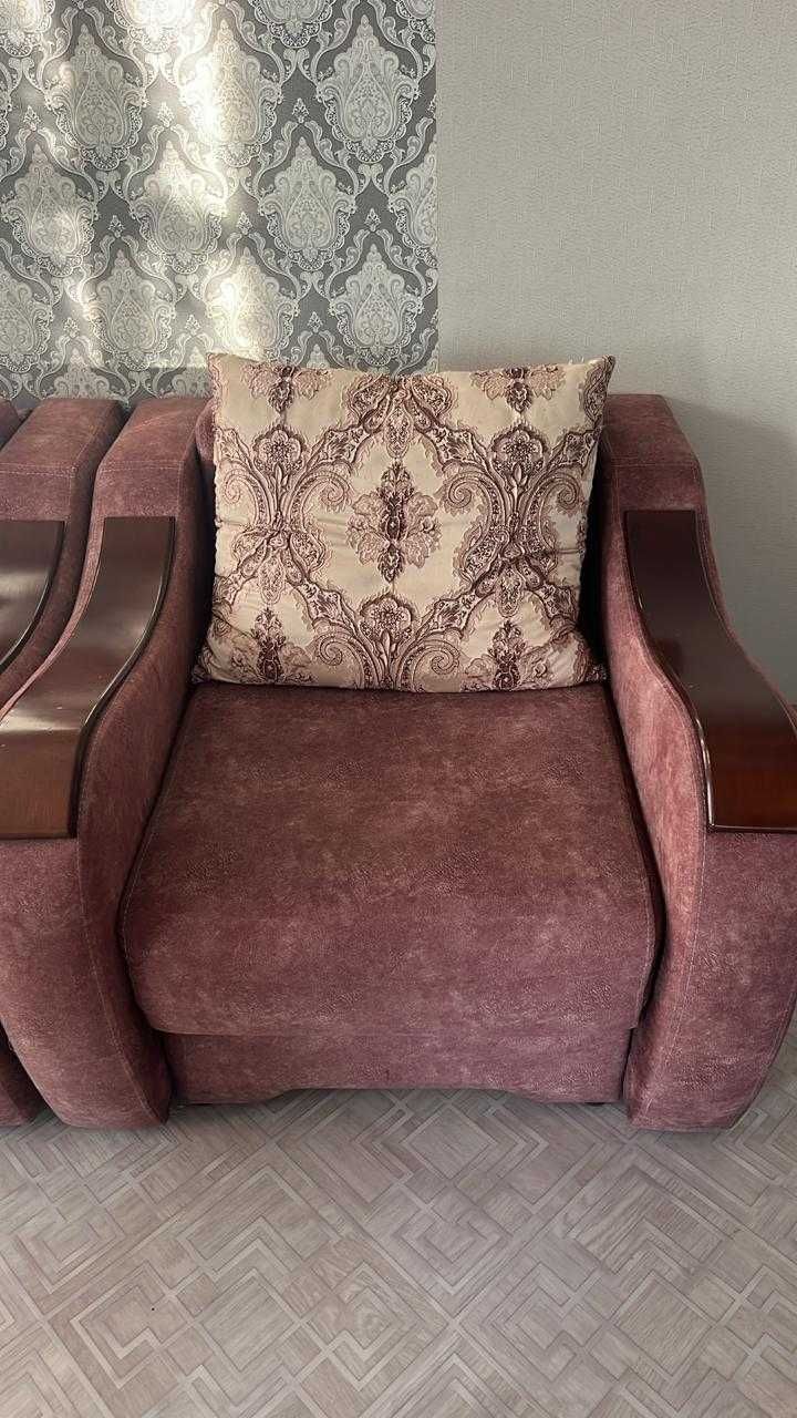Продам мини диван и кресло