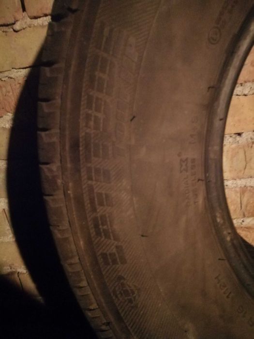 Продавам зимни  гуми втора ръка за джип.