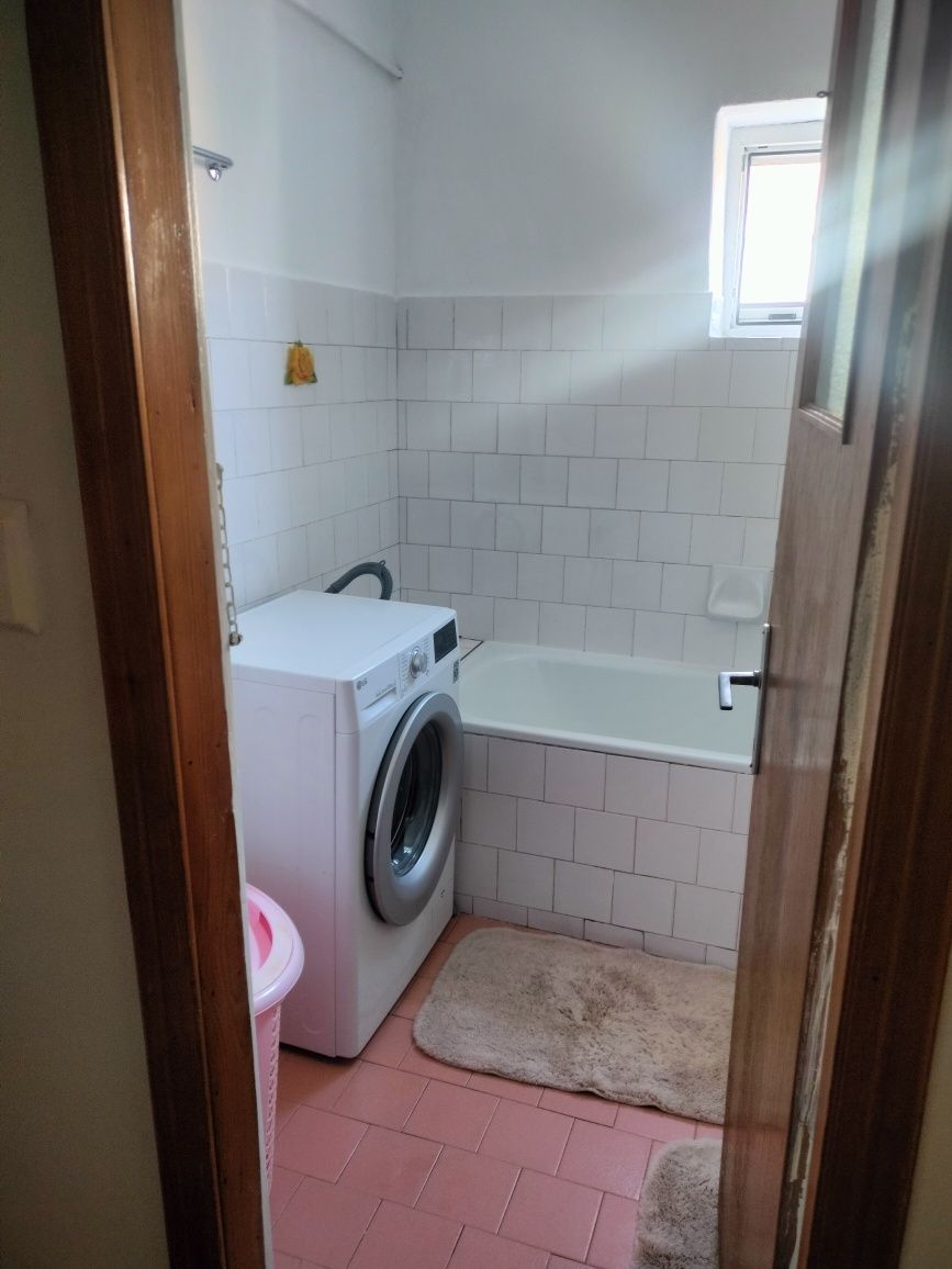 Închiriere apartament 2 camere decomandate