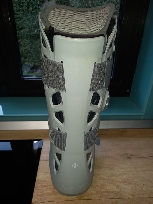 Orteza aircast  impecabila.