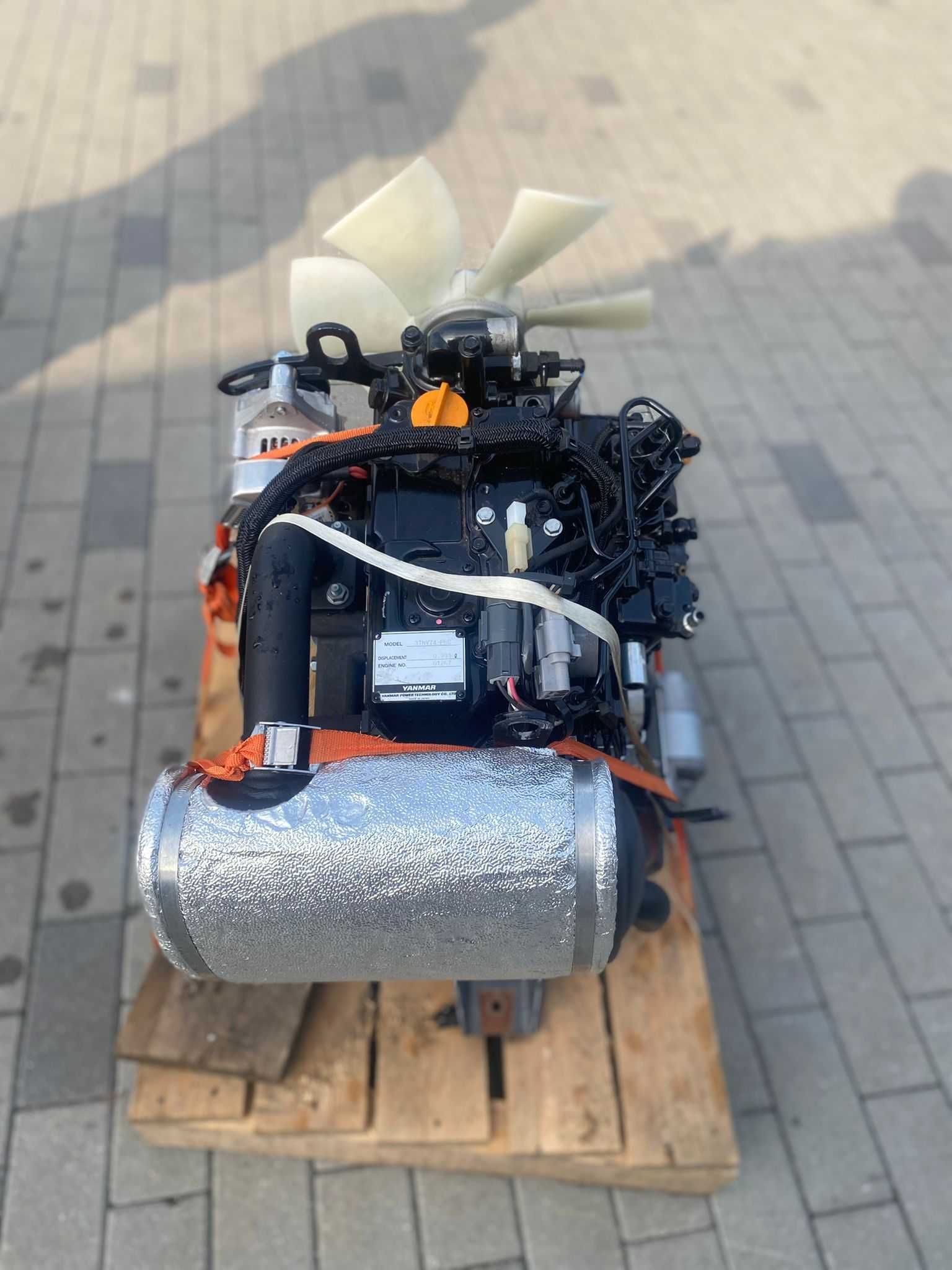 Motor excavator nou Komatsu 3D74 compatibil cu Yanmar 3TNV74
