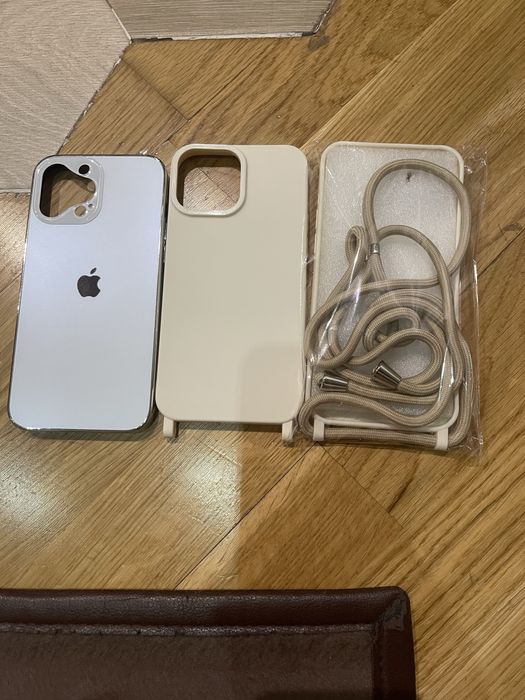 Продам чехлы на айфон 12 про макс