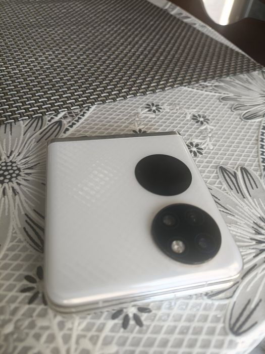 Poket За части спукан дисплей