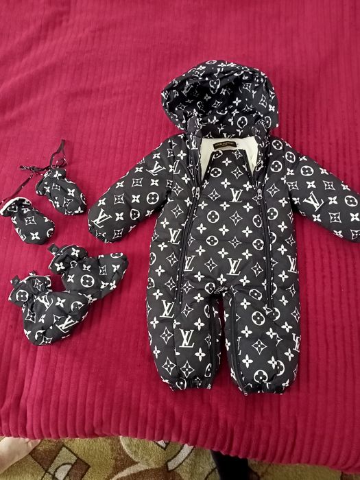 Продам комбинезон новый раз надели