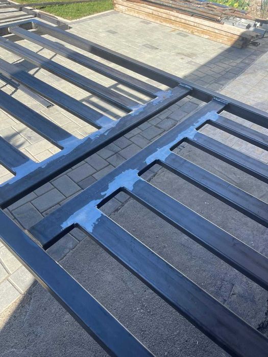 Confecții metalice garduri, porți, pergole, structuri metalice.