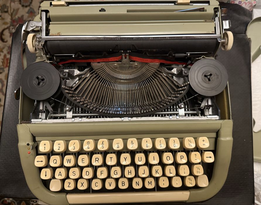 Български пишещи машини Марица 11 и Ерика пълен комплект с документите