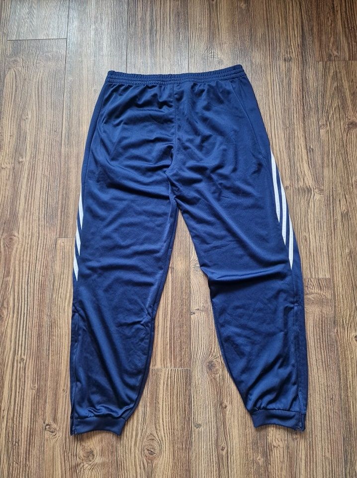 Страхотно мъжко долнище ADIDAS размер L / XL