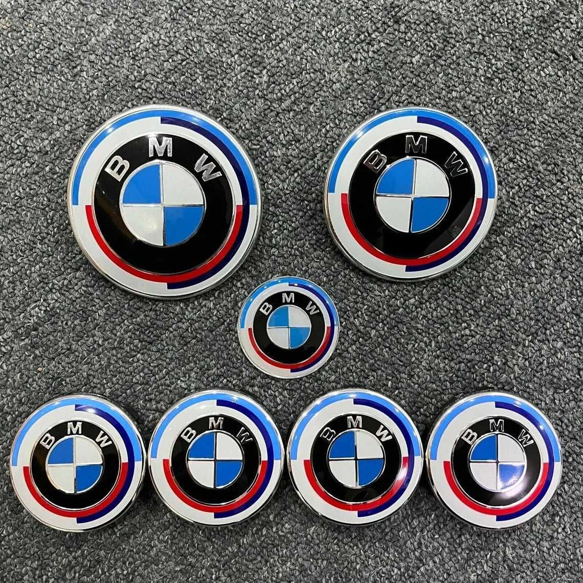 Set Embleme 50 de ani BMW Logo Capota Portbagaj Jante Volan 82/74/68