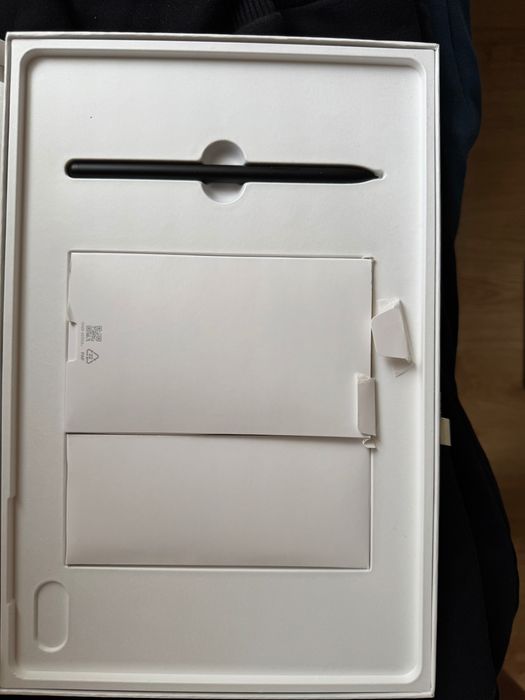 Samsung Galaxy tab S8+ 
8 GB RAM 5G 256 GB състояние на батерията 98%