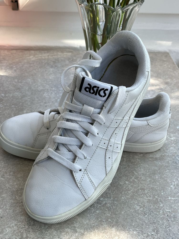 Adidasi    Asics