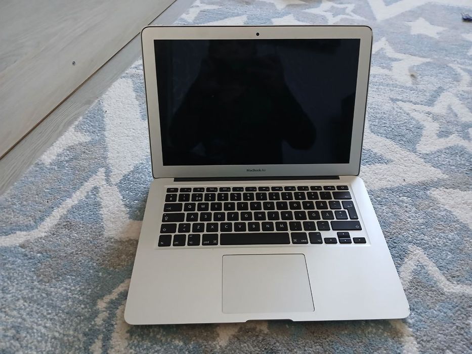 MacBook sotiladi