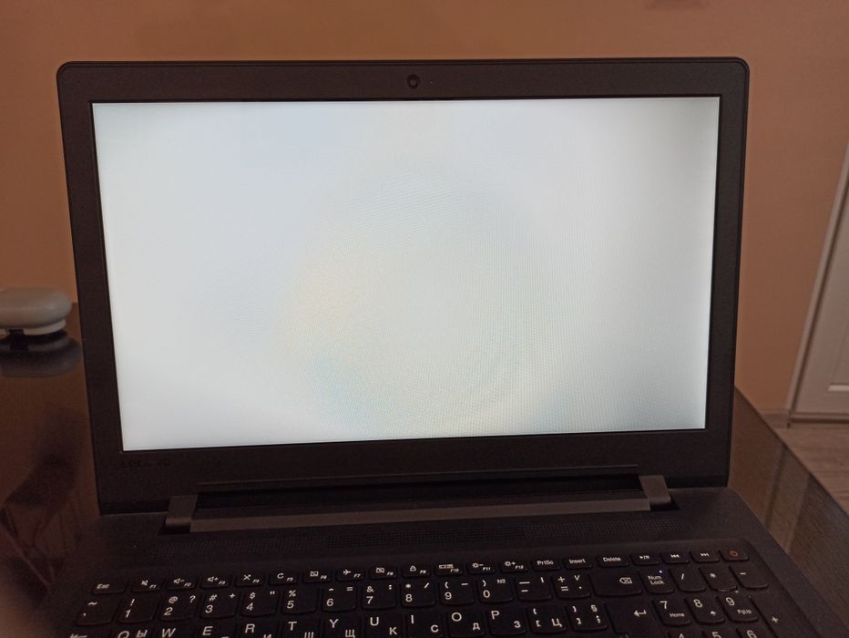 Лаптоп lenovo-в изключително добро състояние неразличимо от нов