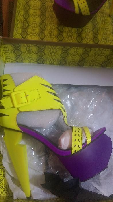 Sandale platforma inalta marime 39 1/2 (7 uk )