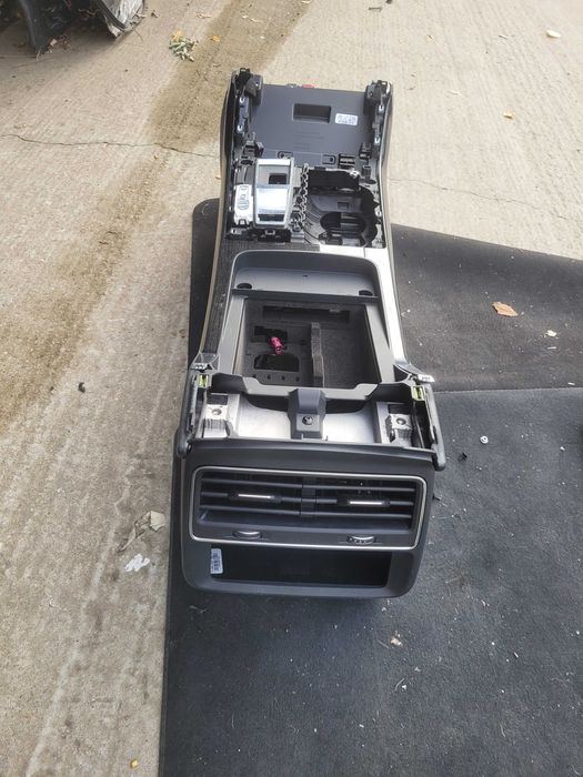 Consola centrala Audi Q8 2019