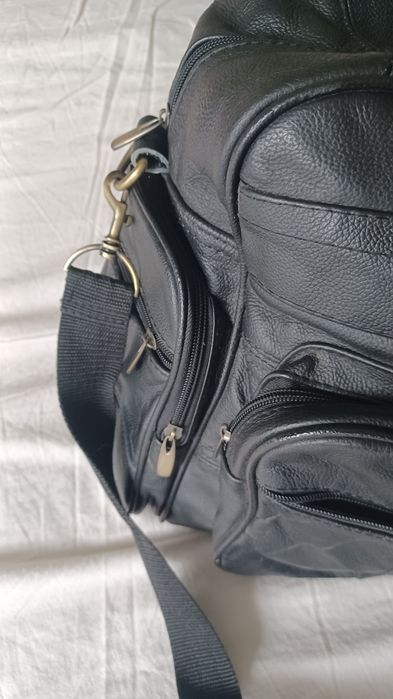 Страхотна спортна голяма  черна кожена чанта,тип сакче