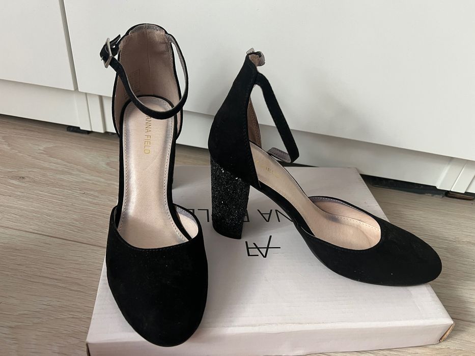 Официални обувки на ток