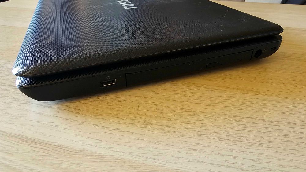 [Лаптоп] Toshiba C660 - SSD, i3-2310, Nvidia GT315M GDDR3, 5GB RAM