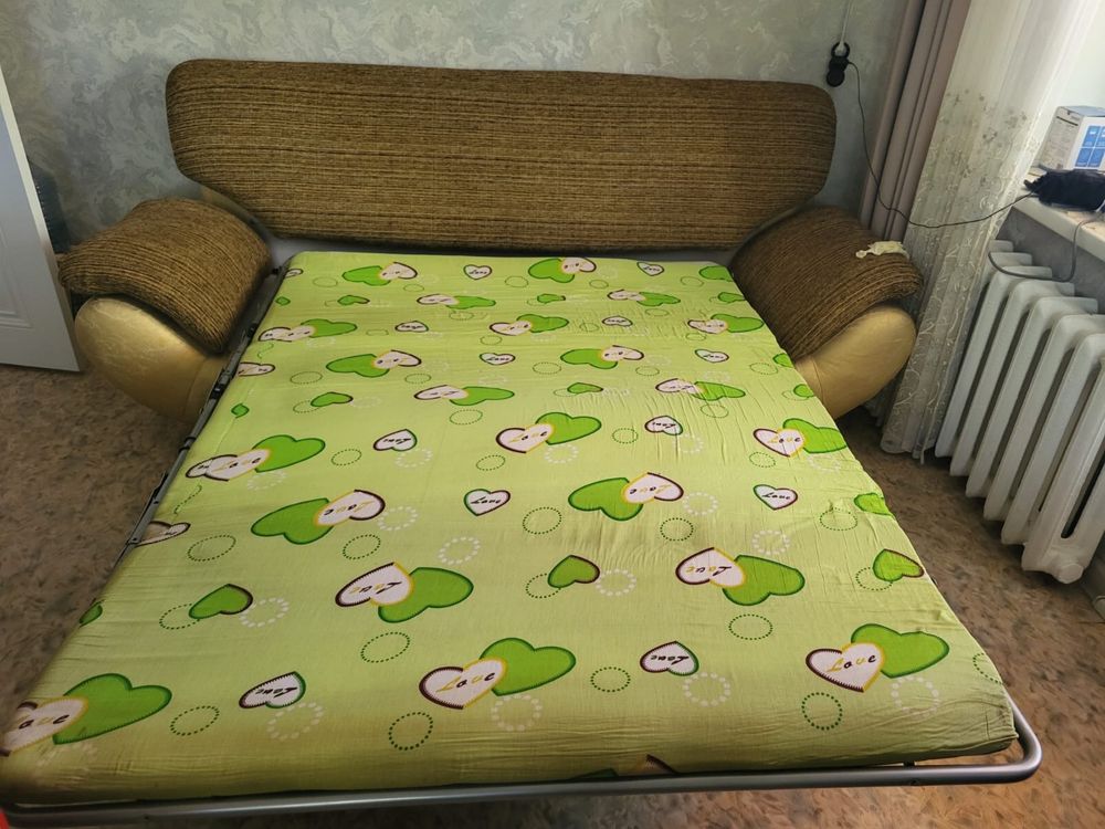 Срочно продам диван и кресло