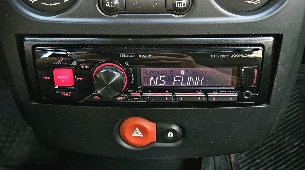 Alpine UTE-72BT авто плеър с блутут Bluetooth