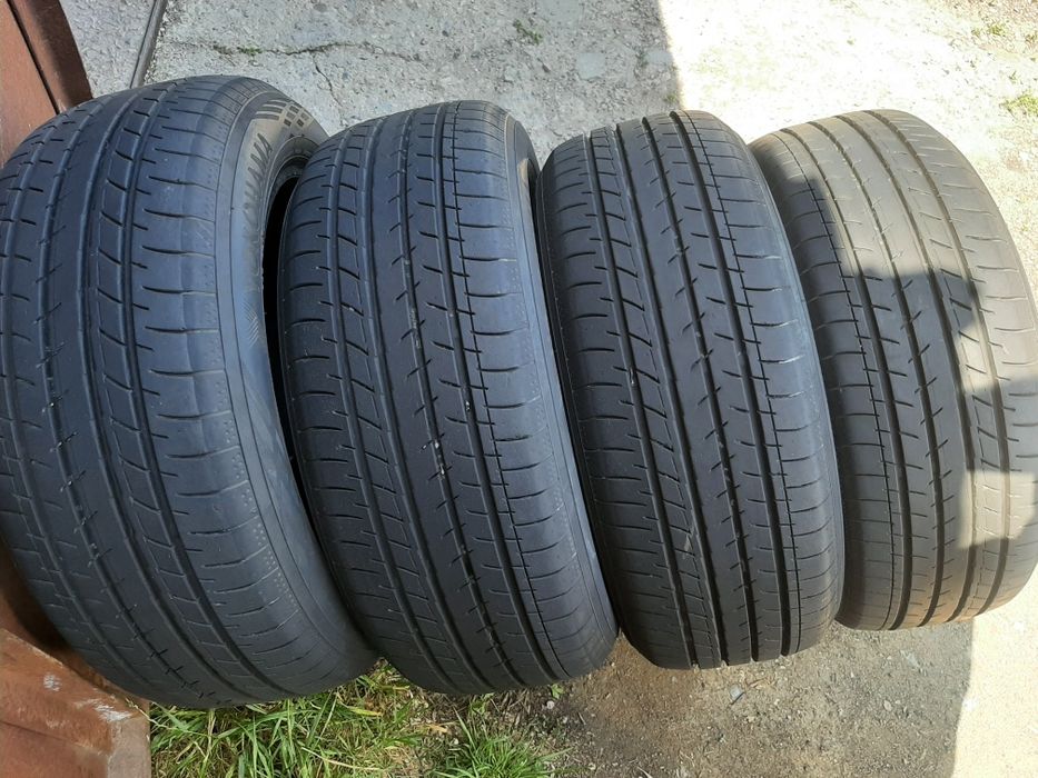 Продам шины 215/55/17 якогама