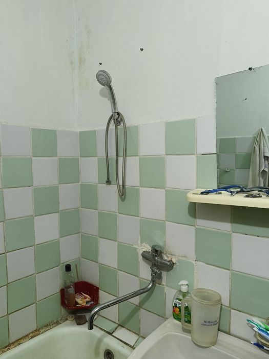 Kvartira sotiladi srochno