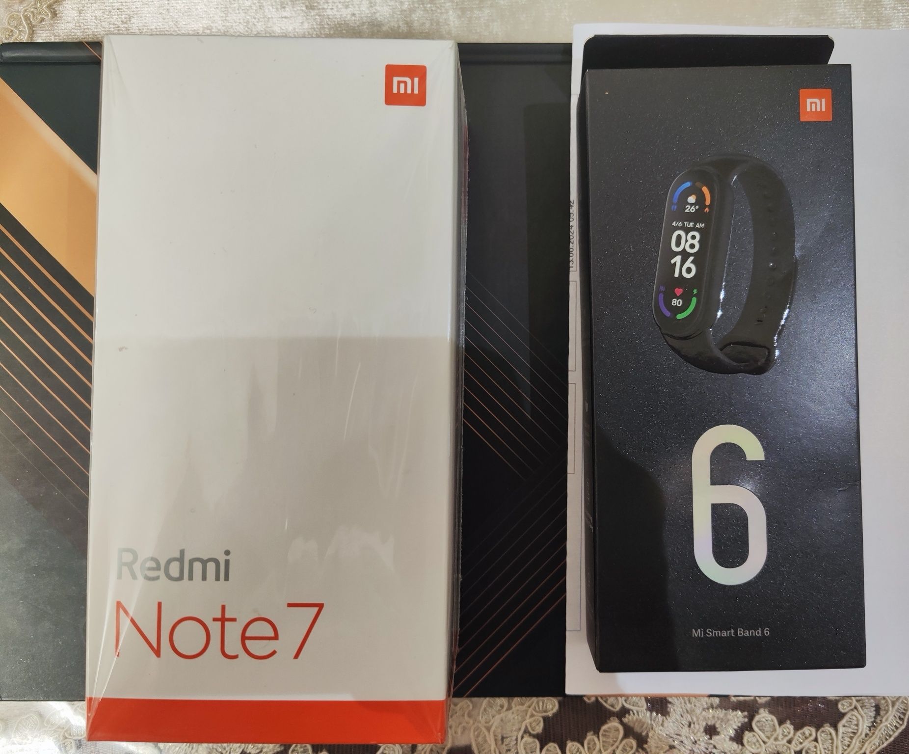 Продам RedMi Note 7 Global 4/128gb + Mi Band 6