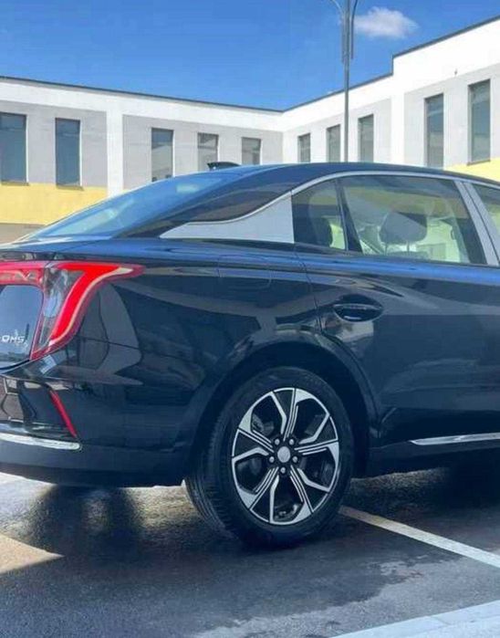 Hongqi eqm5 500km naxt va bo'lib tolashga