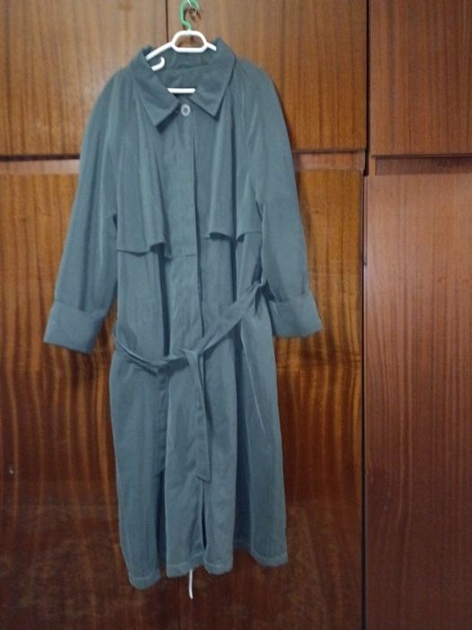 Елегантно палто в маслено зелен цвят