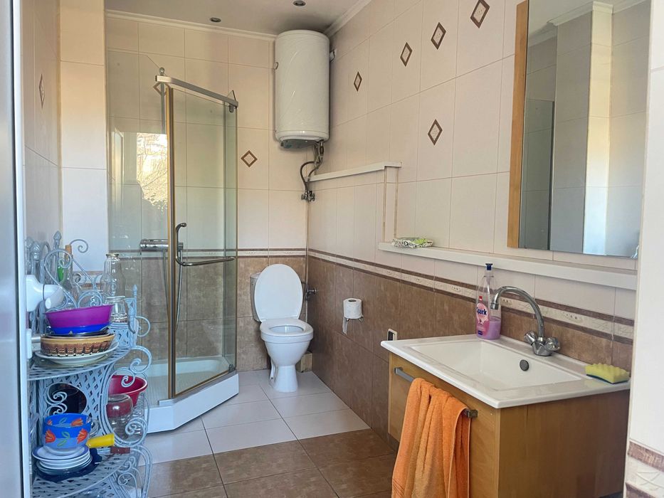 Самостоятелен етаж от административна сграда