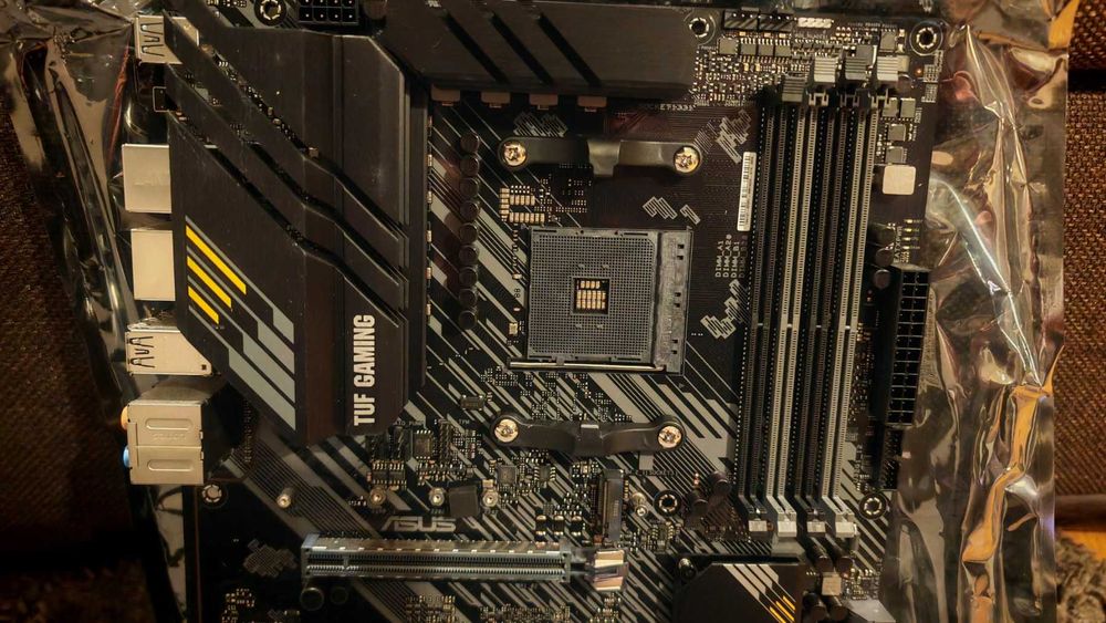 ASUS TUF Gaming B550-PLUS + Ryzen 5 5600, шестядрен 3.5/4.4GHz АМ4