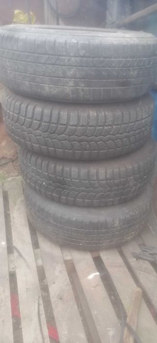 Vand 4 cauciucuri de iarna cu tot cu jante de tabla