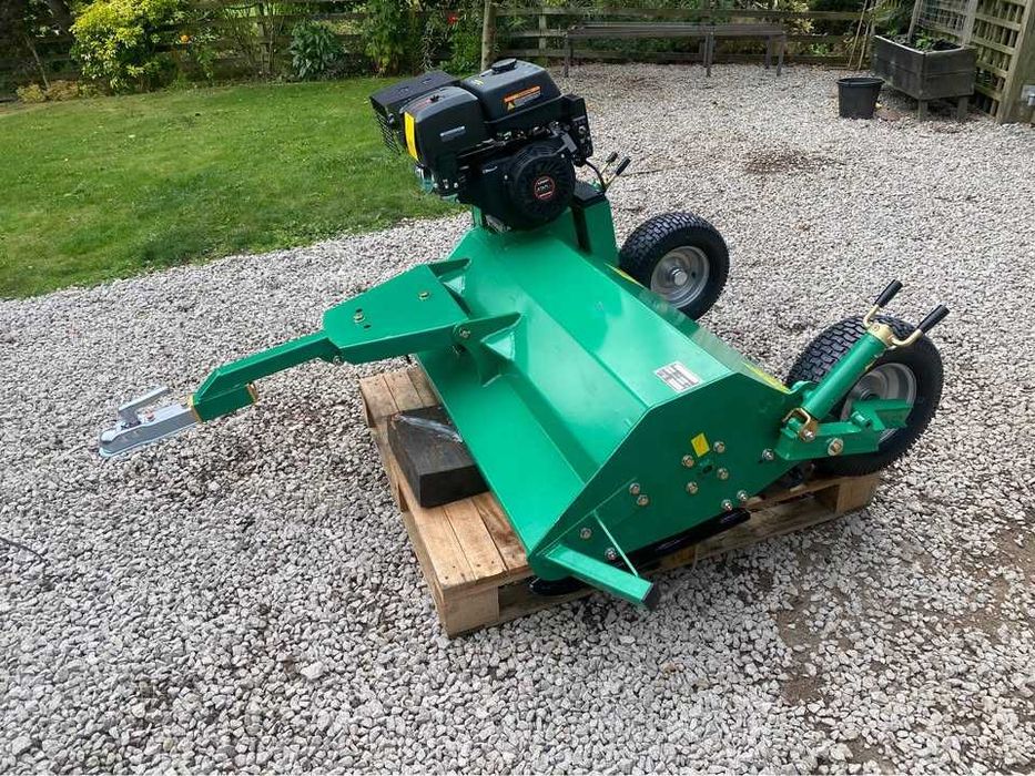 Tractoare compacte si atasamente agricole