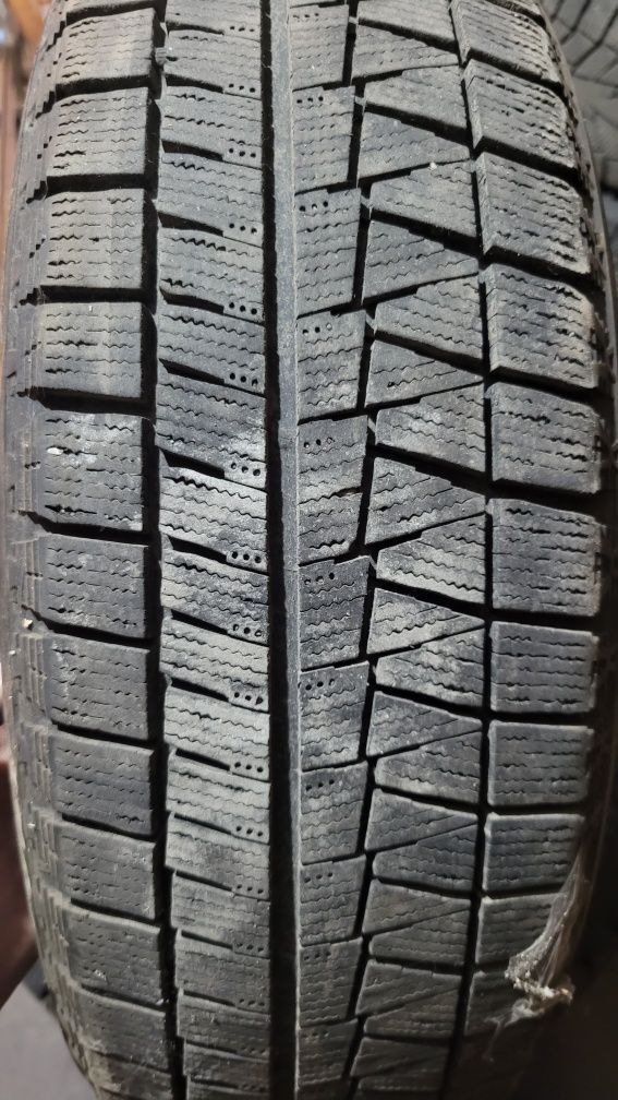 Bridgestone Blizzak 185 65 r 15 комплект шин