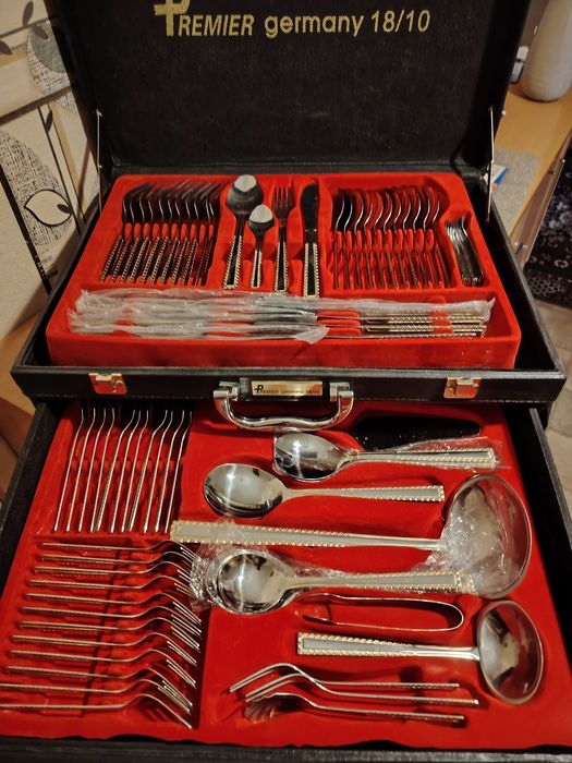 Продам набор столовых приборов