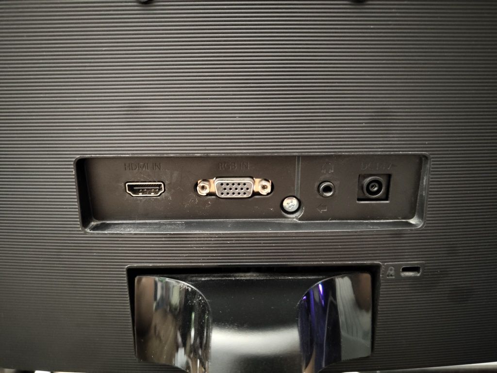 Монитор Samsung C24F390