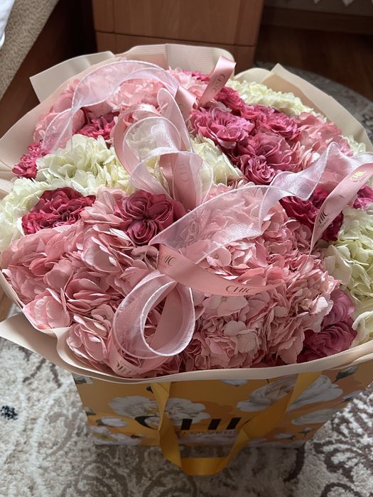 Огромный букет цветов