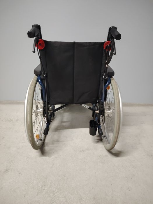 Carucior cu rotile/Fotoliu rulant  pentru persoane cu handicap.047