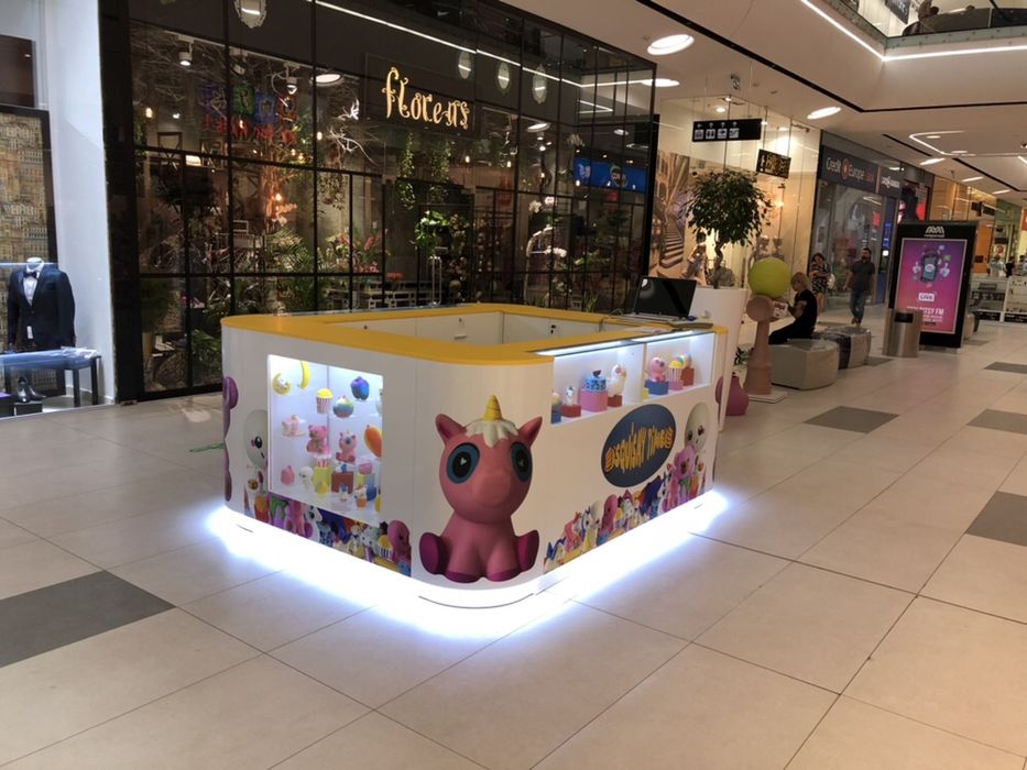 Vand mobilier modular cu led / stand tip insula centru comercial, mall