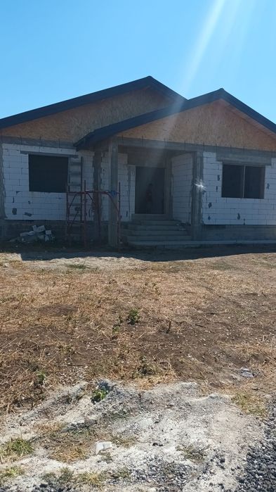 Casă la roșu în comuna Dascalu..