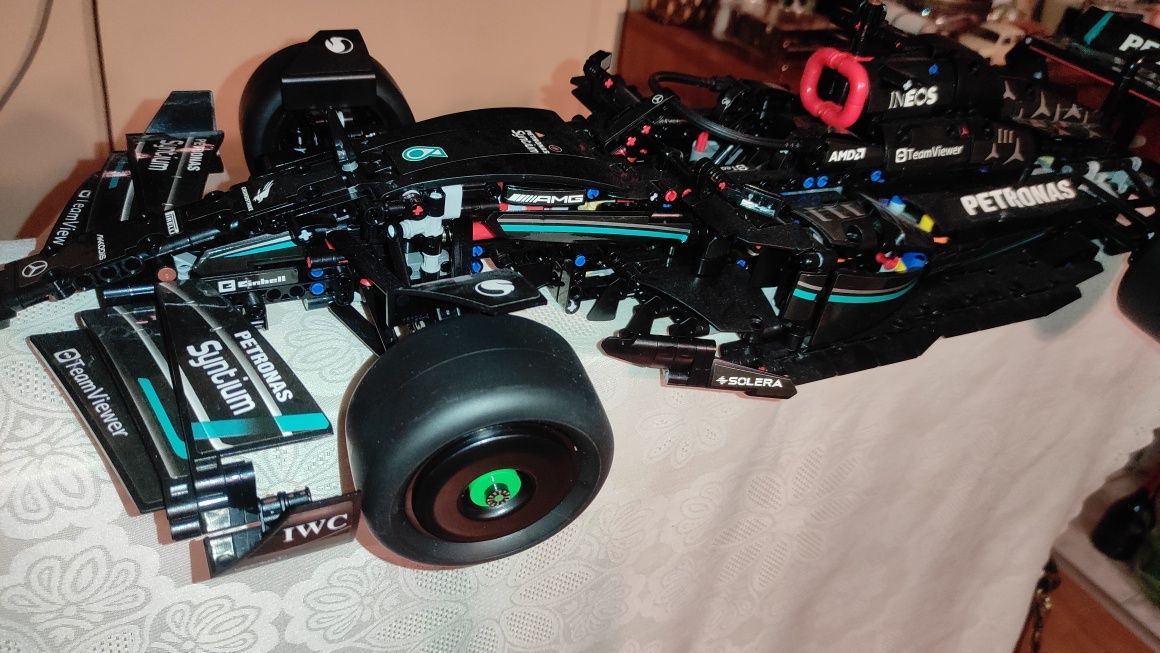 Лего Mercedes AMG F1  W14 E Performance