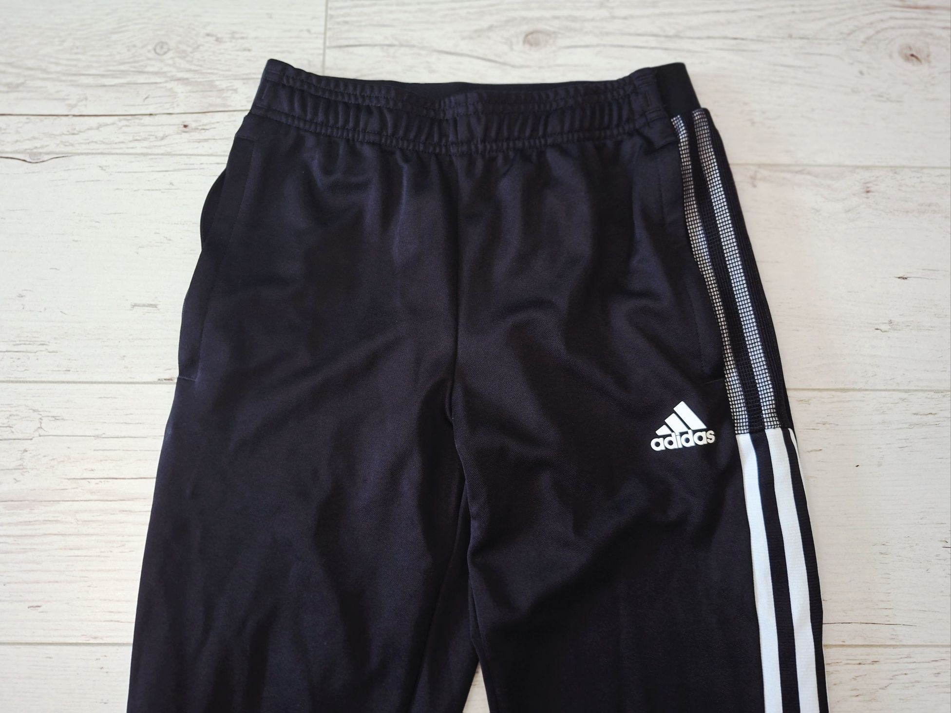 Adidas-Ориг. Детско долнище Ново!