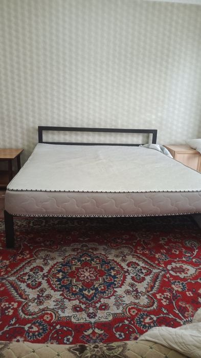 Двуспальная кровать