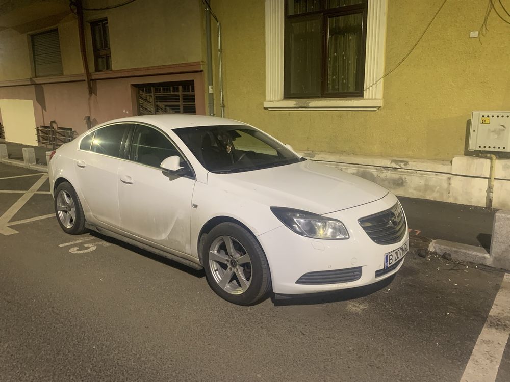 Vand  Opel insignia limusine 1.8 aspirat