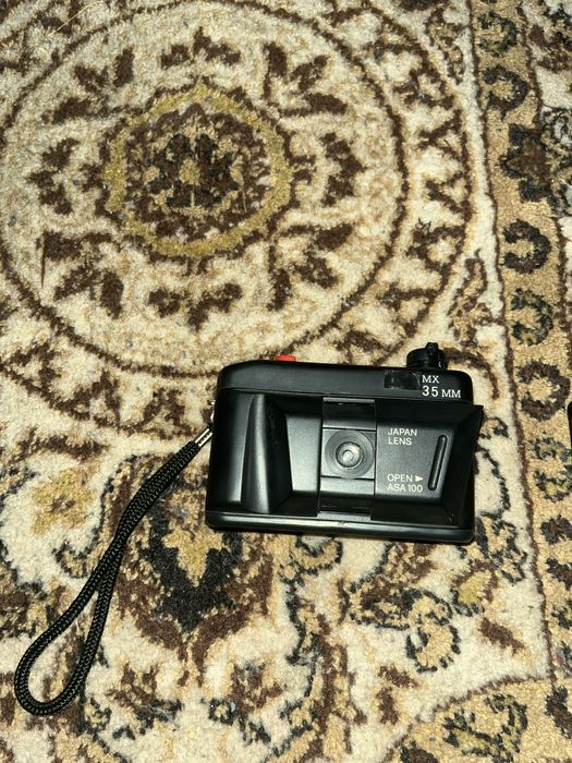 Vand doua aparate foto