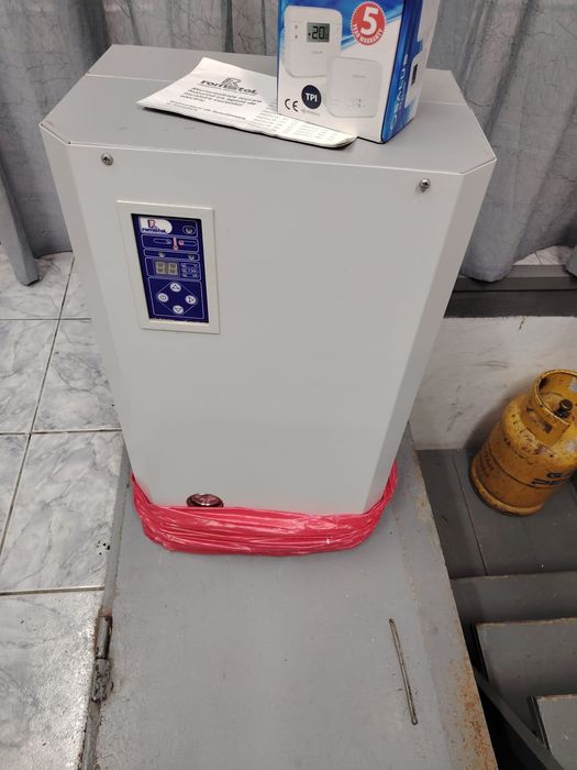 Vând Centrala Electrica EKCO.L1NF-8z