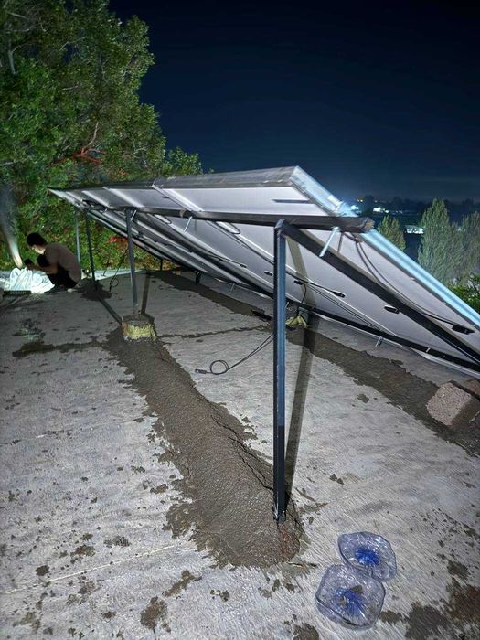 Quyosh panellari o'rnatish. Установка солнечных панелей.