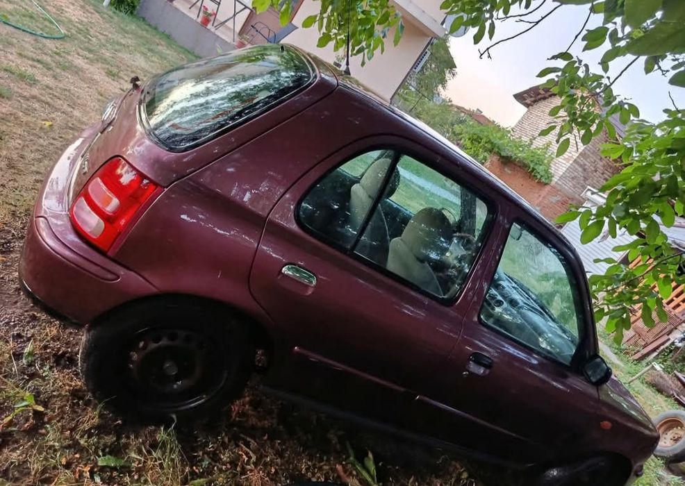 Продавам Нисан Микра