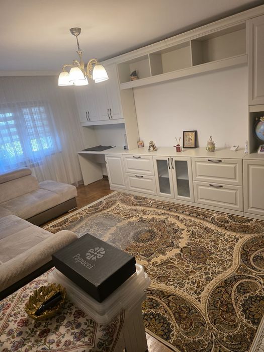 Închiriez apartament în Obcini